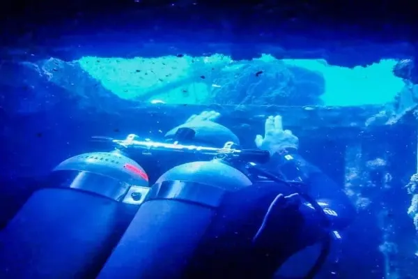 T11 Wreck - Small patrol boat wreck dive at Koh Chang