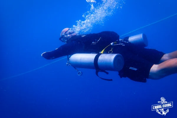 Sidemount diver showing improved trim and buoyancy control with side-mounted tanks